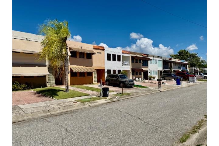 Urb. Los Almendros en Ponce