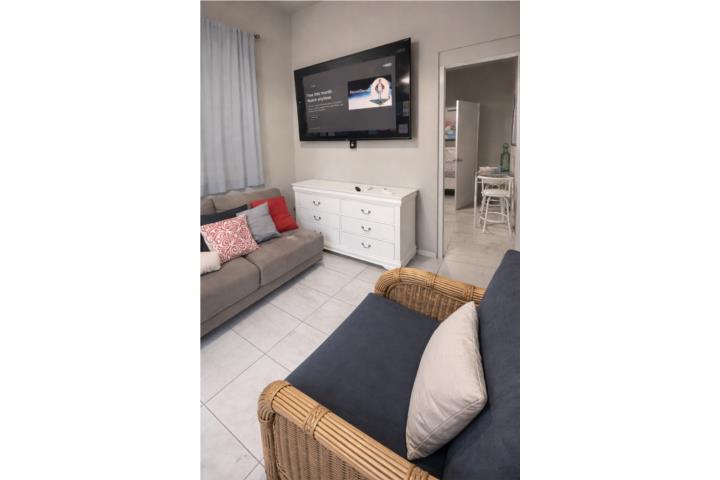 Amueblado e incluye agua, luz e internet