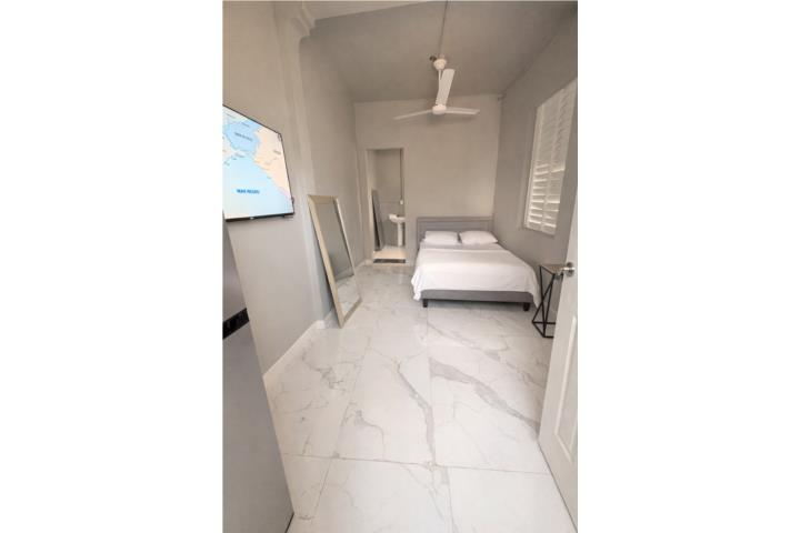 Estudio amueblado e incluye agua, luz e internet