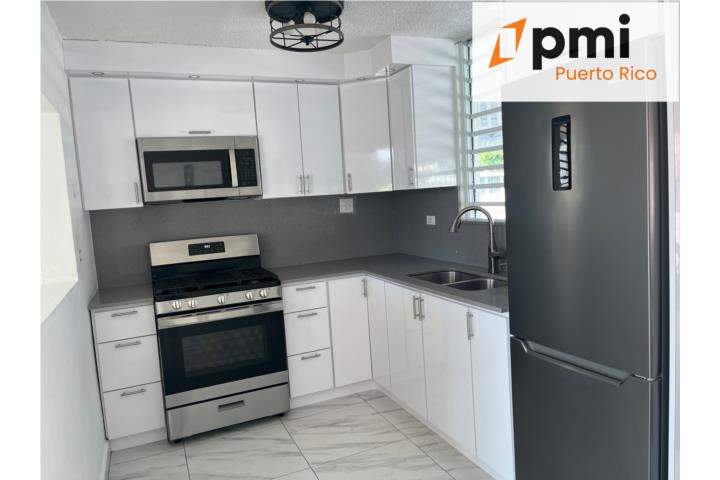 Urbanizacion-Levittown Casa remodelada en Levittown 4 H 2.5 B Casa en Toa Baja - Levittown