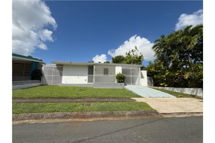 Urbanizacion-College Park COLLEGE PARK-TERRERA-FRENTE ACAD. MARIA REINA Casa en San Juan - Río Piedras