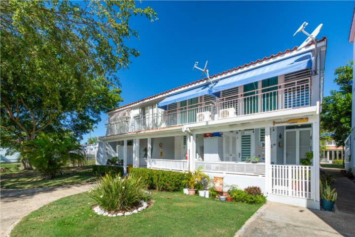 Condominio-Villas De Playa Apartment in Condo Villas de Playa II Dorado Apartamento/WalkUp en Dorado
