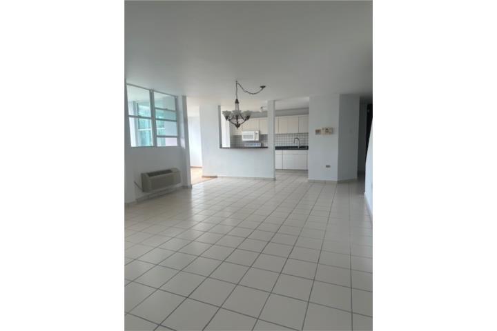 Condominio-Lincoln Park Cond. Lincoln Park-PH de 3 pisos Apartamento/WalkUp en Guaynabo