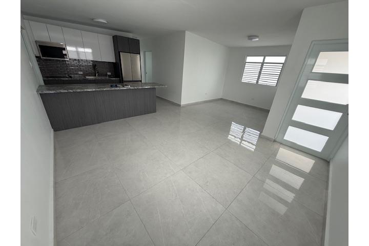 Urbanizacion-Turabo Gardens Recidencia 2do nivel totalmente remodelada Apartamento en Caguas