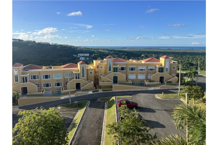Condominio-Costa Dorada Costa Real PH amueblado Apartamento/WalkUp en Río Grande