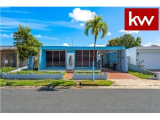 URB. LEVITTOWN, CASA EN TOA BAJA