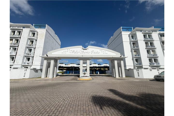 Condominio-Valle De Santa Cecilia II Nuevo en Mercado Santa Cecilia Apartamento/WalkUp en Caguas
