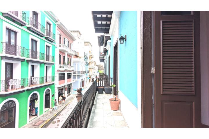 Colonial Style Interior Patio Apartment