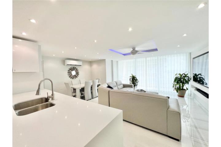 Condominio-Coral Beach MODERN OCEAN VIEW BALCONY 6MONTHS/1YEAR Apartamento en Carolina - Isla Verde