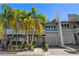 Townhouse de 3 niveles en Condado