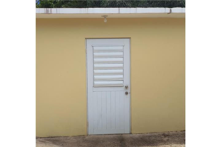 Apartamento remodelado! Incluye agua y luz.
