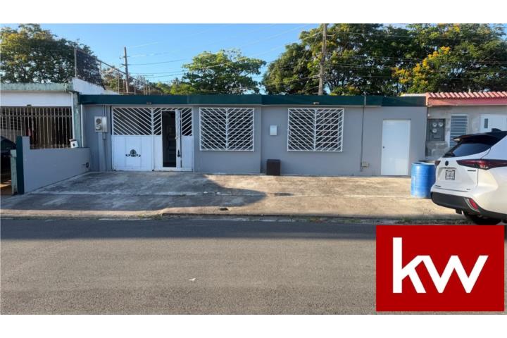 CASA EN URB. JARDINES DE CANOVANAS
