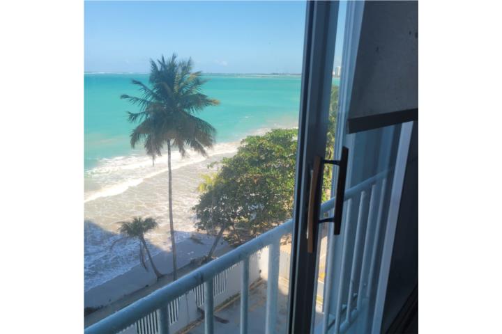Gaviotas Condominium con the beach