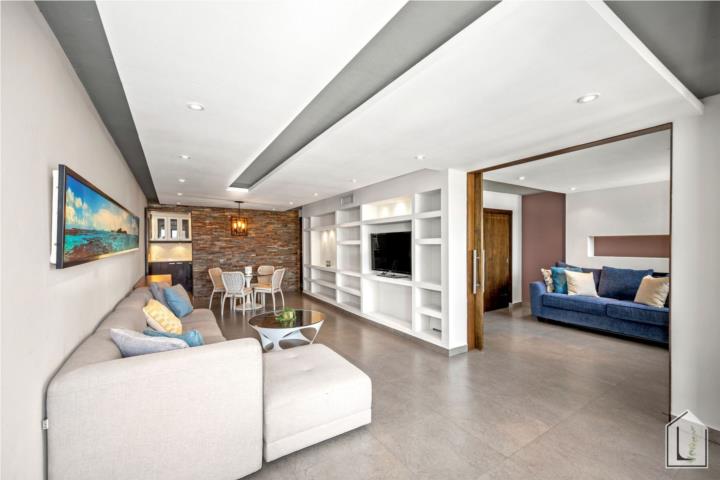 Condado Real 2Be/2Ba, Renovated, Beachside