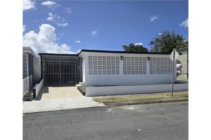 Urb. Villa Fontana, Casa Remodelada $1,300