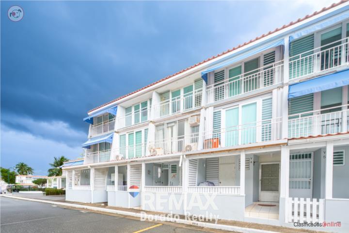 Urb. Villa de Playa II, Walk to the Beach!