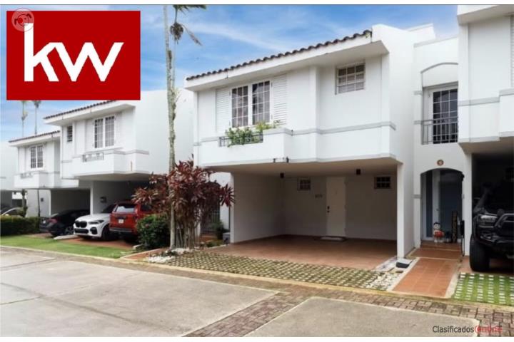 Three-level house in Los Paseos, Guaynabo