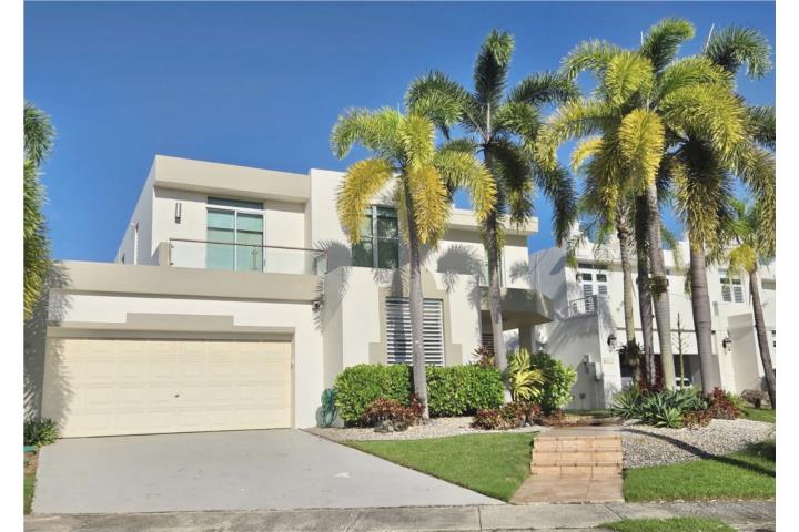 This remarkable property is ideal for family gatherings and entertainment.