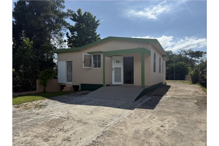 Propiedad residencial 100% cemento ubicada en un solar de 1980mc con variedad de siembra, área tranq