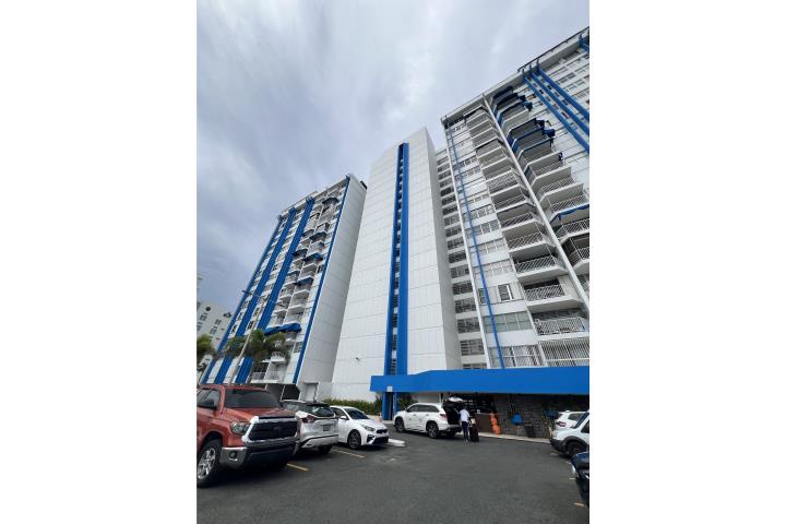 Your Investment Opportunity in Isla Verde! Generate over $45,000 in annual income with this spectacular property.