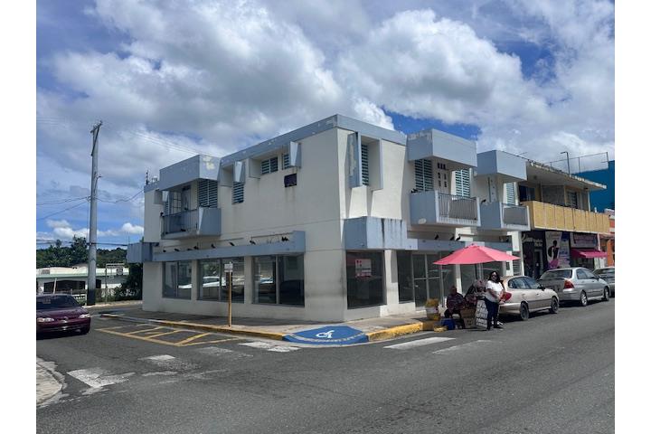 NUEVO EN EL MERCADO! EDIFICIO COMERCIAL! MONTA TU NEGOCIO Y RECIBE INGRESOS DE RENTA! PLANATA BAJA 2
