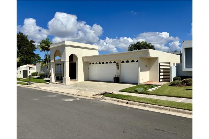 Casa 1 nivel con TODO! 4 hab | ?? 2 baños + 2 medios baños Cocina italiana madera y granito Alarma •