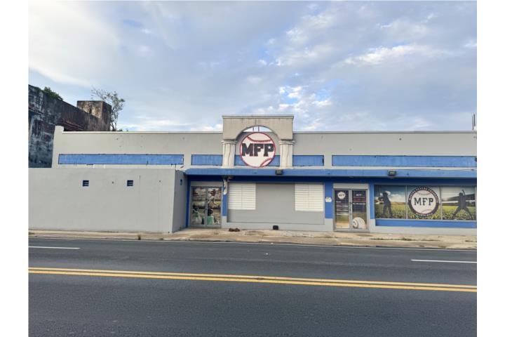 Se vende local comercial de 4,800 pies cuadrados en Arecibo pueblo, ubicado en la misma avenida con