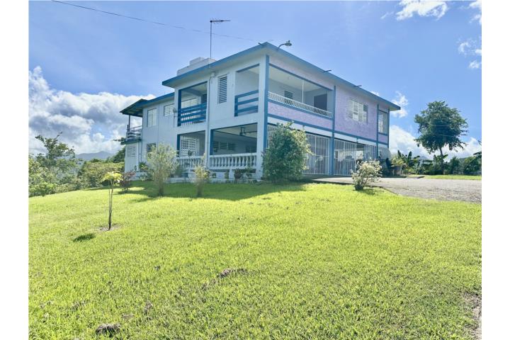 Descubre esta amplia residencia multifamiliar de dos niveles, ideal para inversión o para una famili