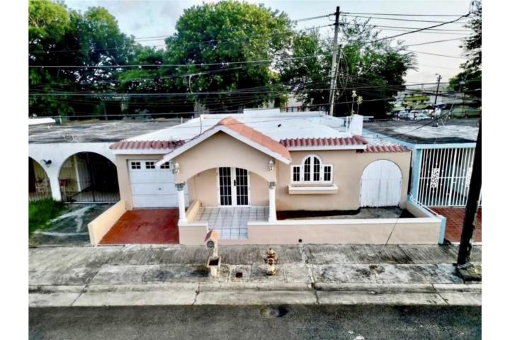 Mixed-use property in the Villa del Rosario community of Naguabo.