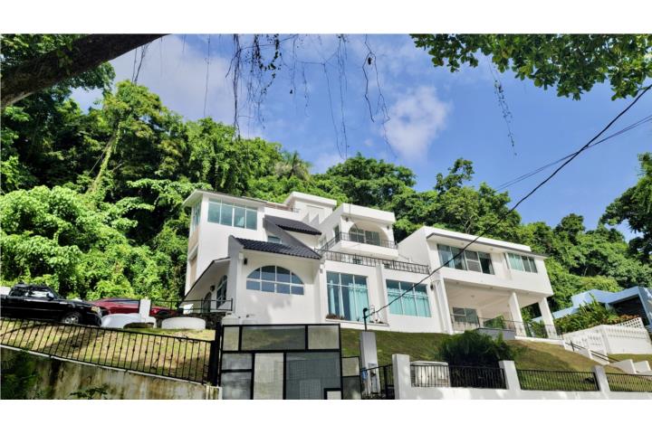 ¡Gran oportunidad en la exclusiva urbanización Tintillo Hills! Amplia residencia con 5,526 p/c para