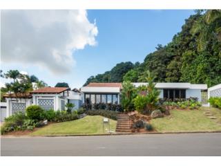 ENCANTADORA CASA EN LA COLINA, GUAYNABO!