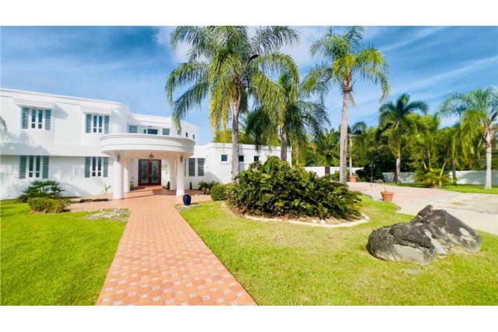 Villa Ramon Open Layout 5-Bedroom/4Bath Home