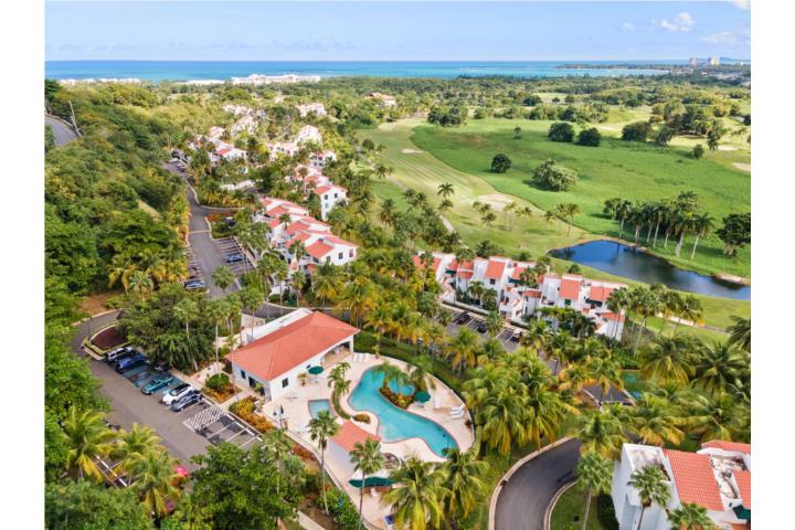 Located within the prestigious Wyndham/Rio Mar Resort in Río Grande, this villa features one bedroom