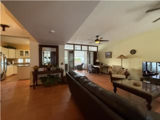 Comoda villa, 2 cuartos, 3 baos, $560,000 