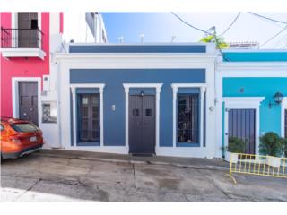 BEAUTIFUL WITH PARKING AND ROOFTOP VIEWS!!
