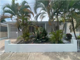 Casa Espaciosa en Villas del Rey, Caguas.