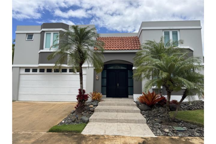 Discover this beautifully maintained two-story residence located in Paseo Los Corales I, one of Dora