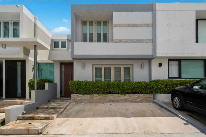 BELLO!!! Y REMODELADO!!! Consta de 2 habitaciones, convertibles a 3 (El Master room tiene un walking