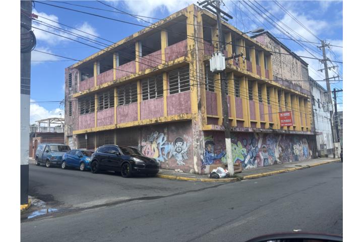 Se vende edificio en Santurce, 14600 pc, tres pisos, abajo tiene varios locales comerciales, 2do y 3