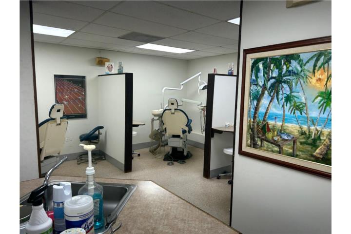 Humacao - Práctica Dental 35 años operación.