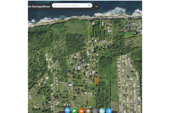¡Excelente oportunidad para adquirir una propiedad cerca de la playa en Camuy! Este solar de 876 m²