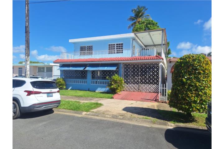 NUEVA EN EL MERCADO- EXQUISITA PROPIEDAD DE 3 UNIDADES CON ENTRADAS INDEPENDIENTES Y ÁREA DE ESTACIONAMIENTO.