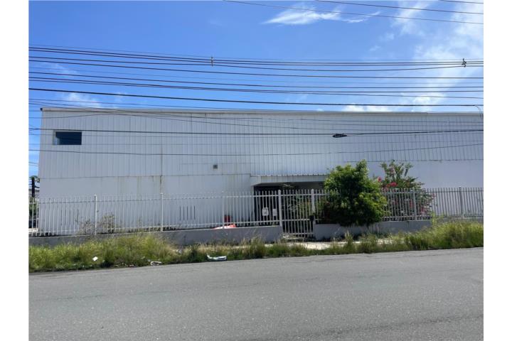 Edificio Industrial en Carolina, cerca de Industrial Park.
