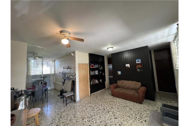 Comoda residencia de 3 habitaciones, 2 banos, sala, comedor, cocina , family.