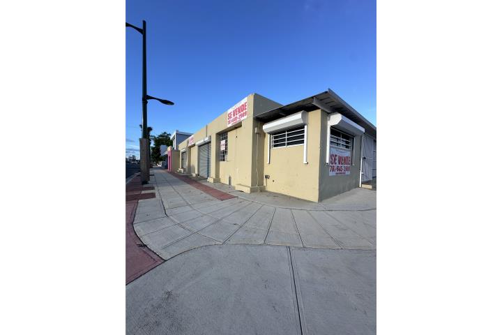 Propiedad de esquina para uso comercial que comprende de 346.