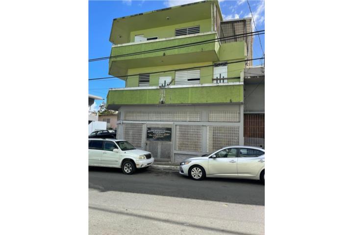 MULTIFAMILIAR - CALLE CONCURRIDA.