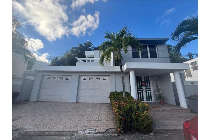 Lo que buscabas! Hermosa propiedad lista para mudarse! Consta de sala, family, amplia cocina, comedo