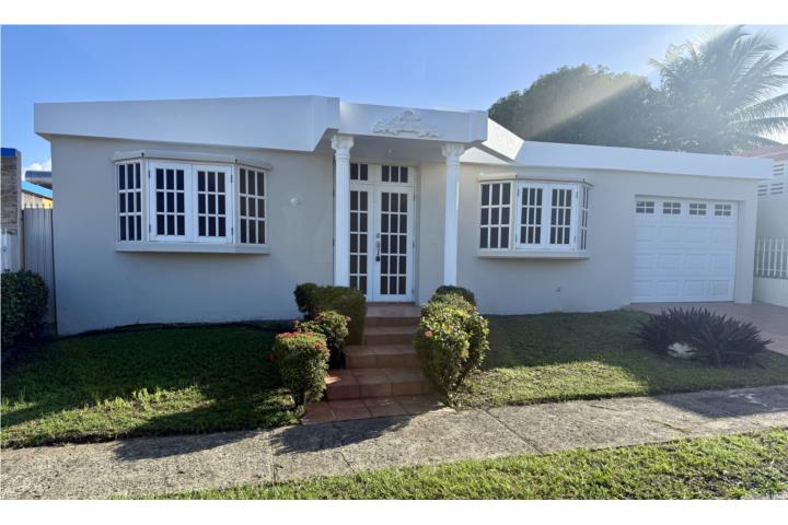 Hermosa casa en área súper céntrico y privilegiado en: Urb.