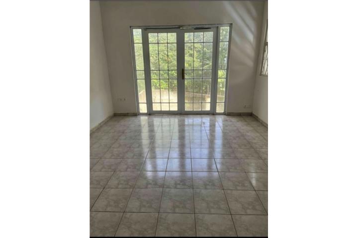 SE VENDE BELLA CASA DE 4 H Y 2 B.