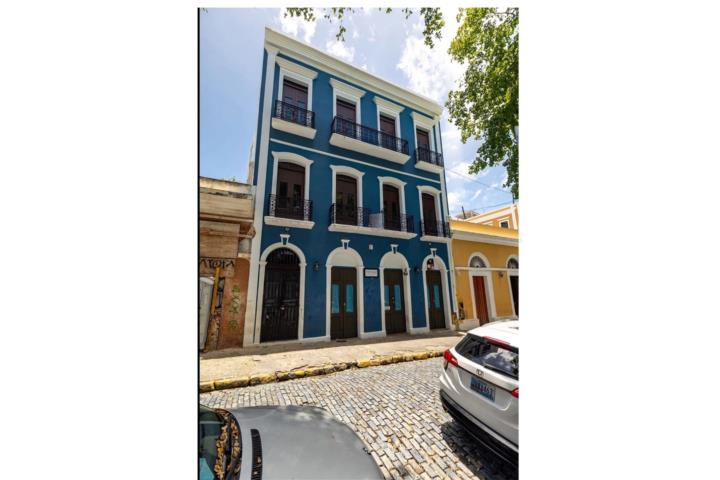 Located on the third floor, this is a three-bedroom + two full-bath condo with a jetted bathtub and